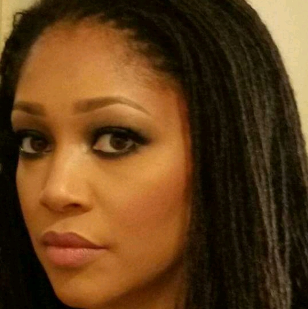 Meet your Posher, Tia